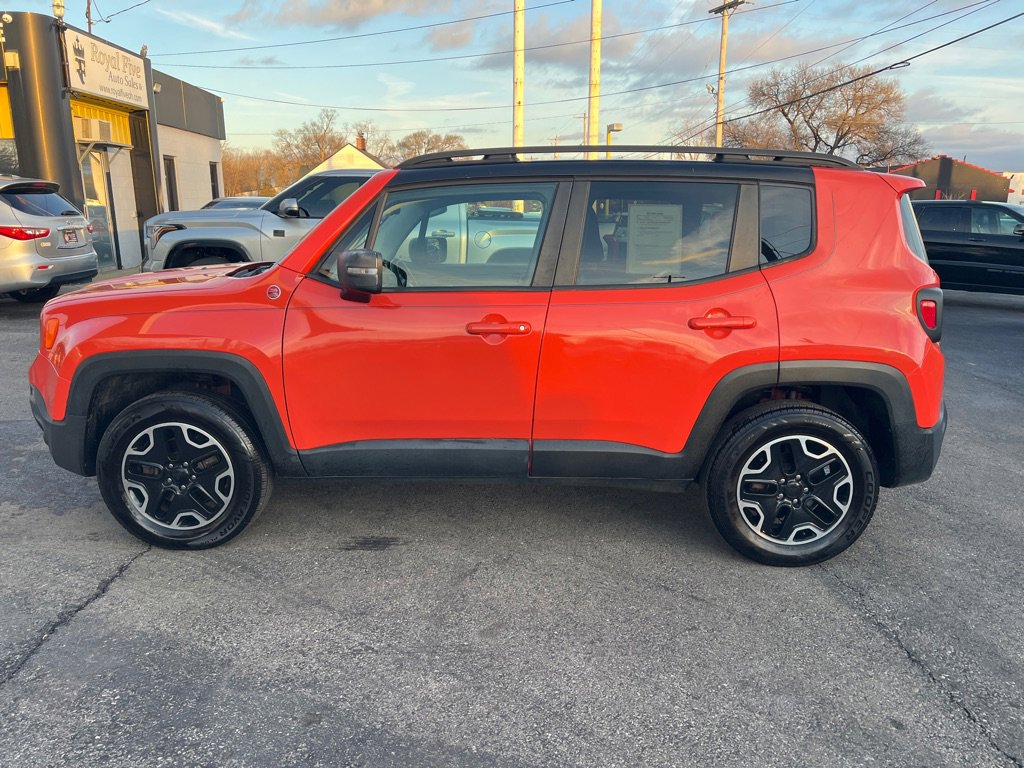Used 2017 Jeep Renegade Trailhawk w/ Premium Trailhawk Package image 12