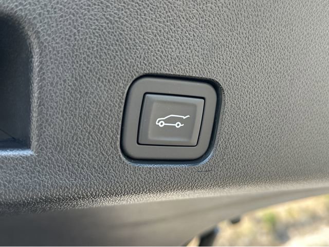 New 2025 GMC Acadia Elevation FWD image 32