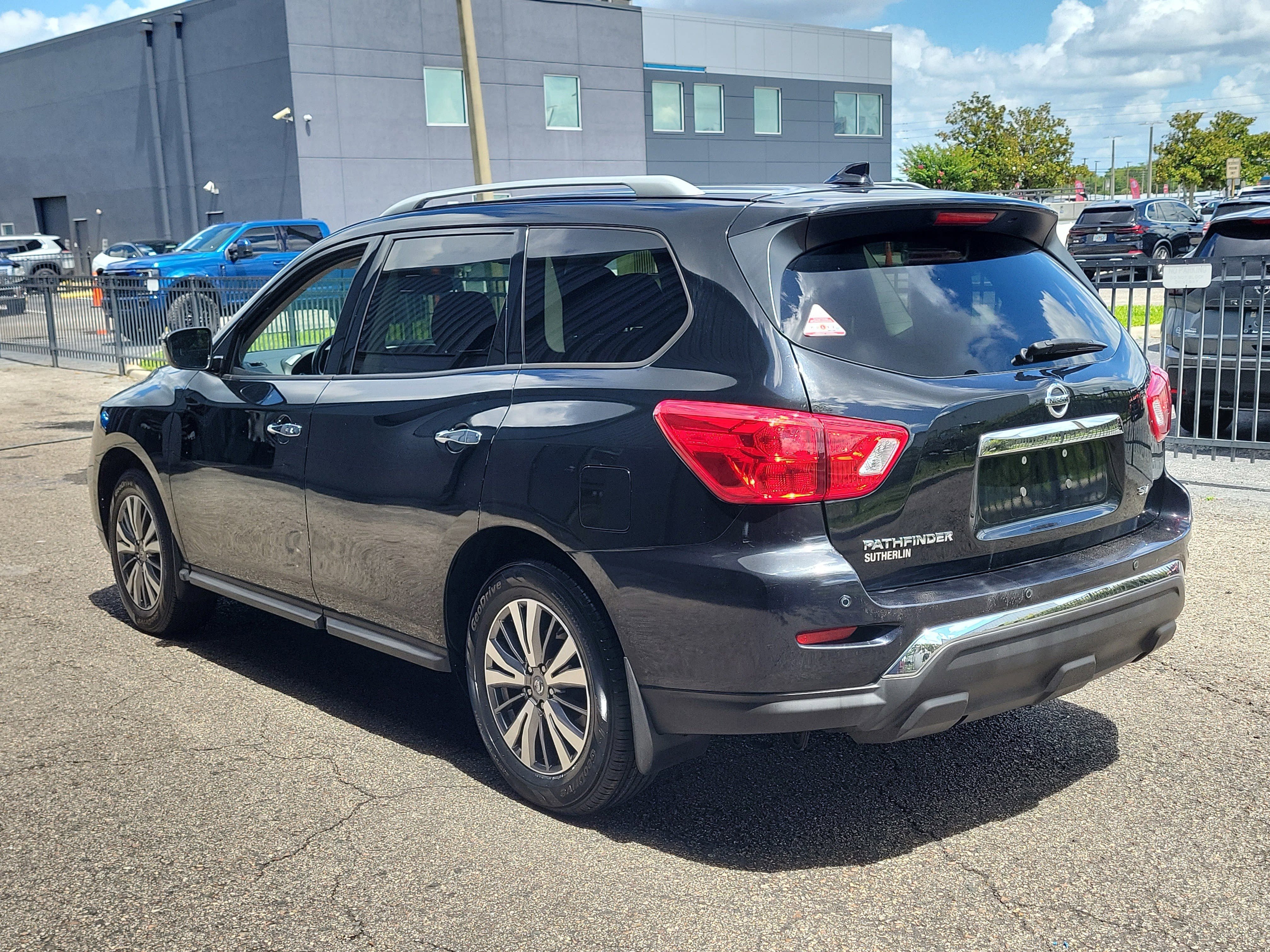 Used 2019 Nissan Pathfinder SV FWD image 8