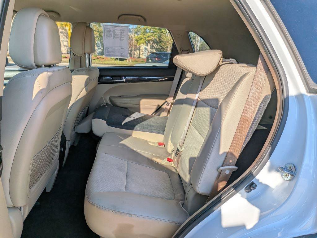 Used 2013 Kia Sorento LX w/ Convenience Pkg FWD image 9