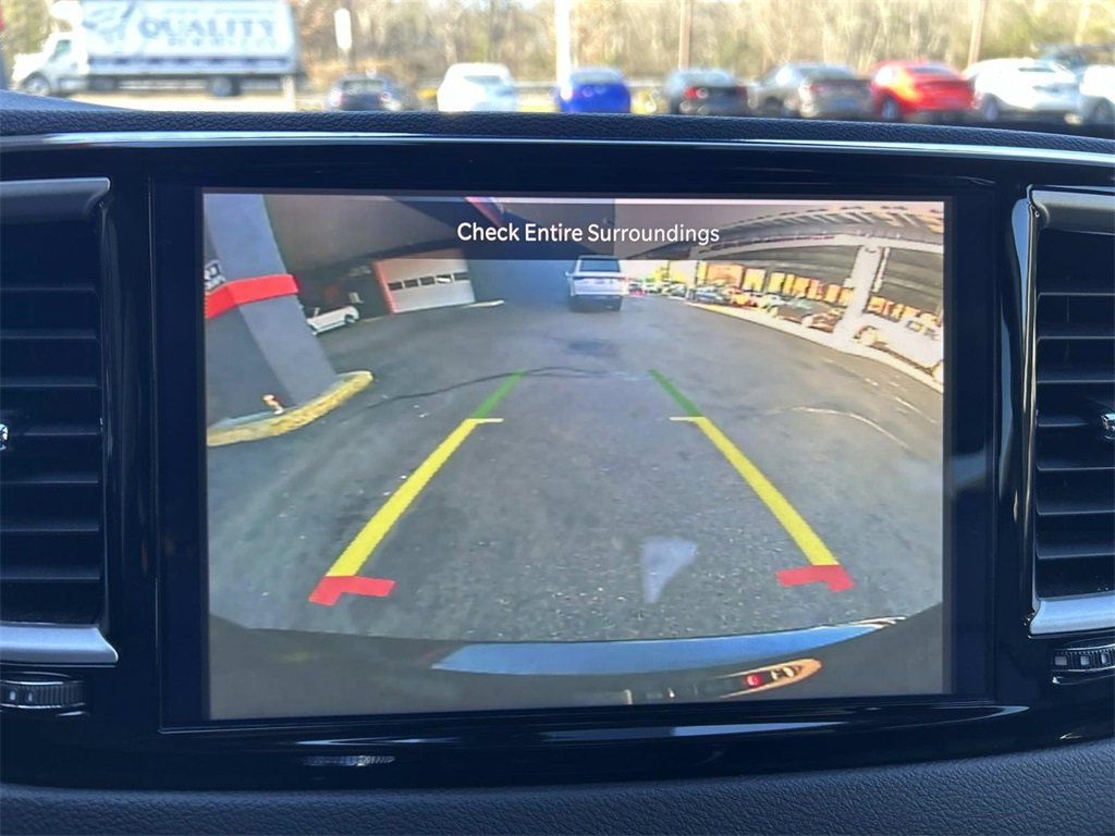 Used 2024 Chrysler Pacifica Touring-L image 30