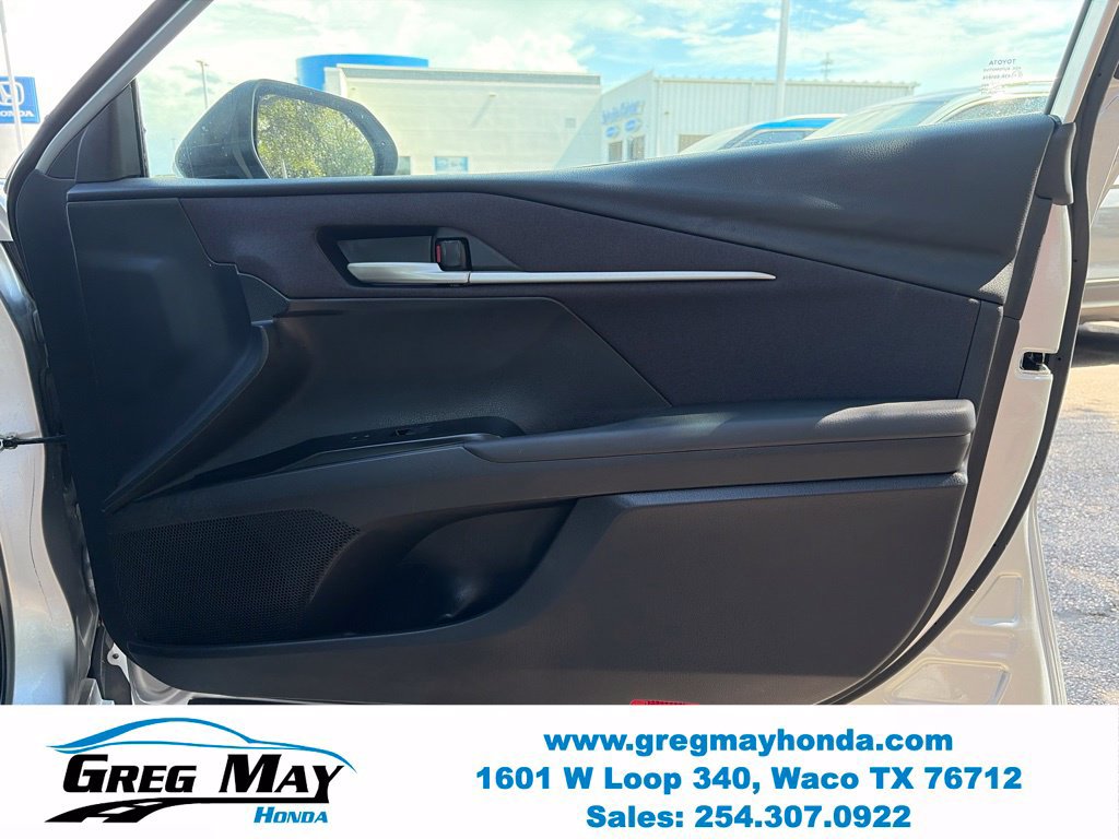 Used 2025 Toyota Camry LE FWD image 12