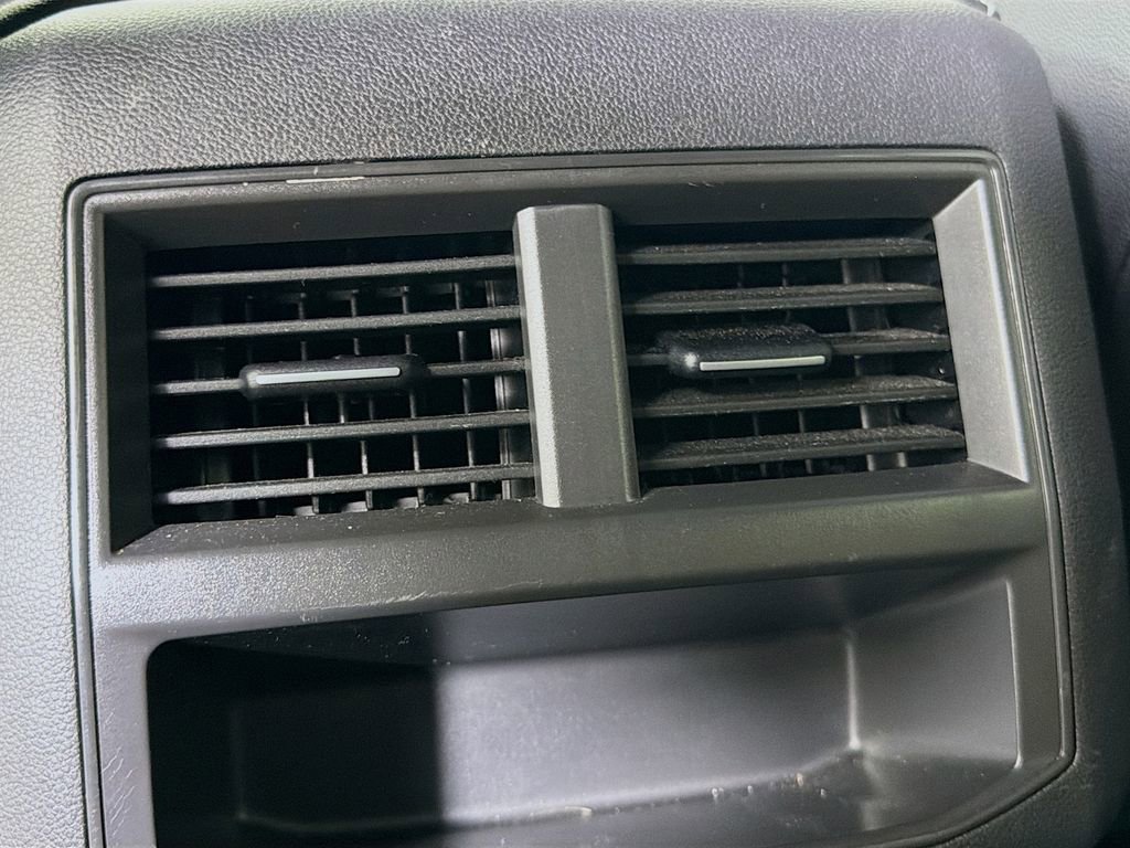 Used 2021 Volkswagen Atlas Cross Sport SE image 26