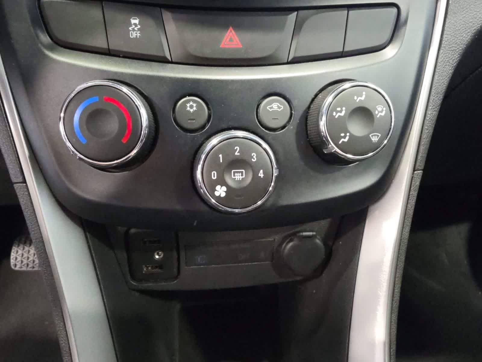 Used 2020 Chevrolet Trax LT w/ LT Convenience Package FWD image 20