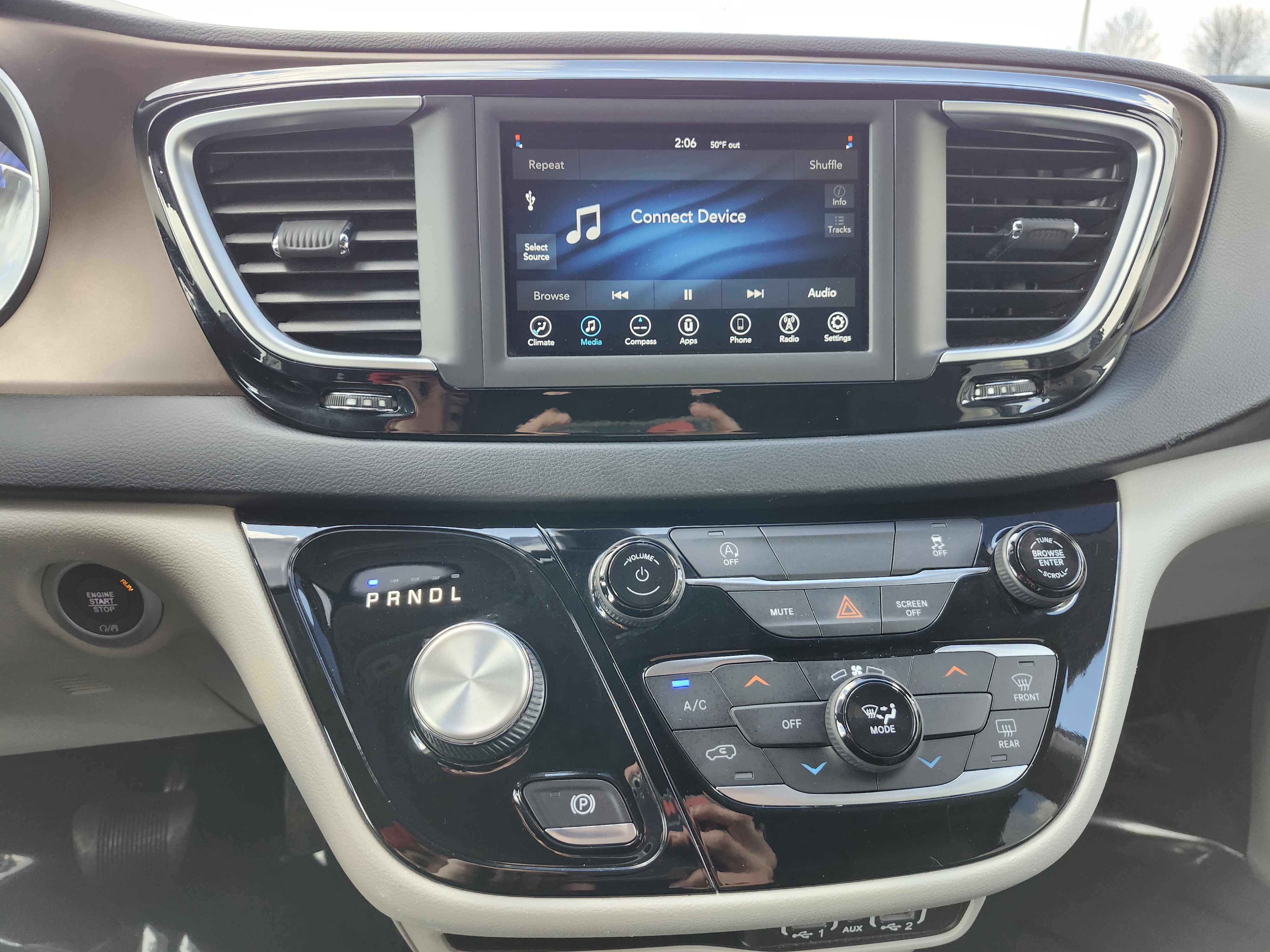 Used 2021 Chrysler Voyager Lxi image 25