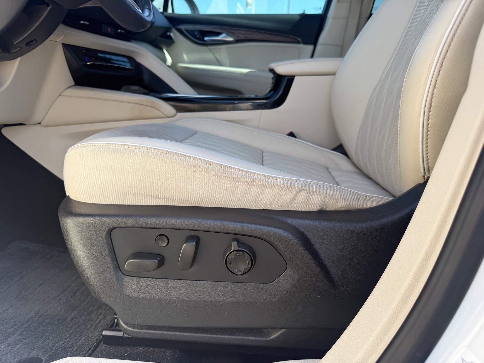 Used 2021 Buick Envision Avenir w/ Technology Package II AWD/4WD image 10