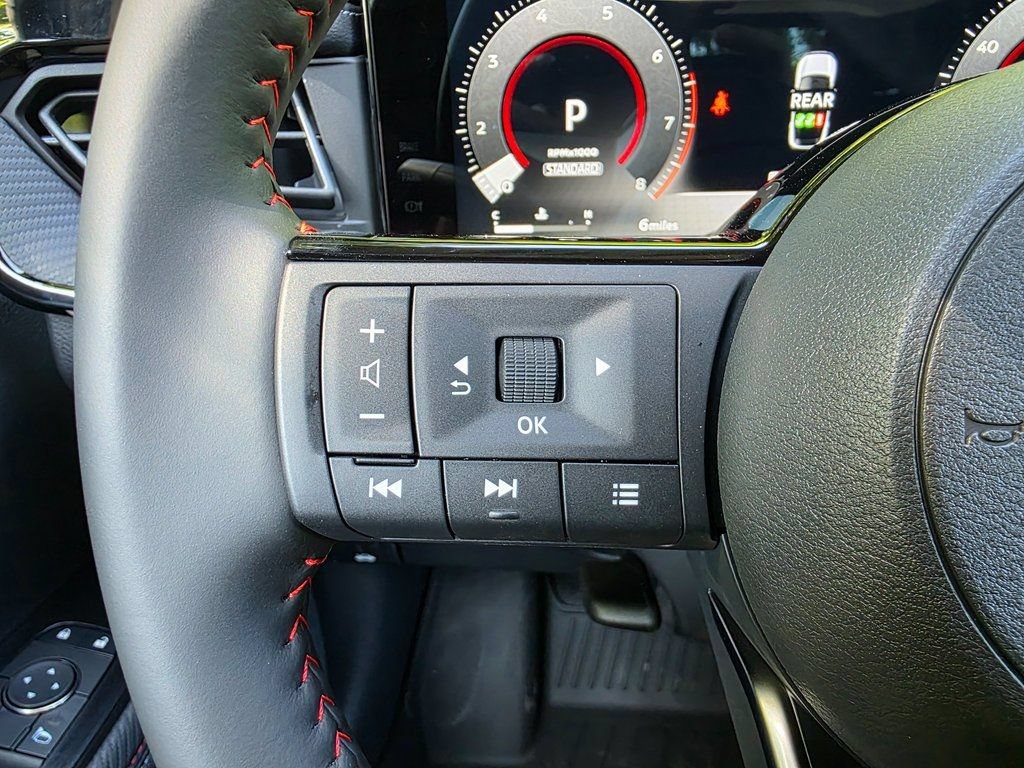 Used 2025 Nissan Kicks SR AWD/4WD image 16