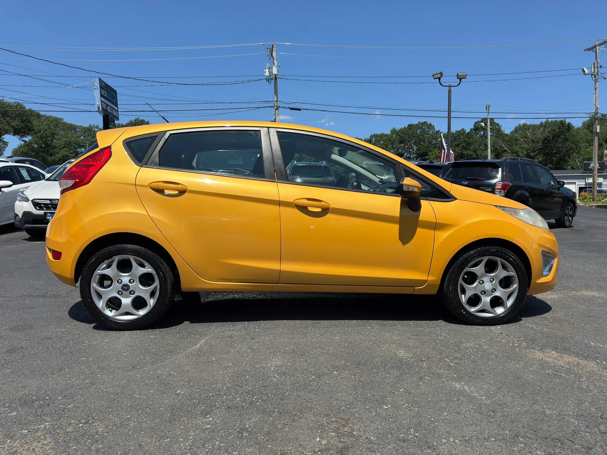 Used 2011 Ford Fiesta SES FWD image 8