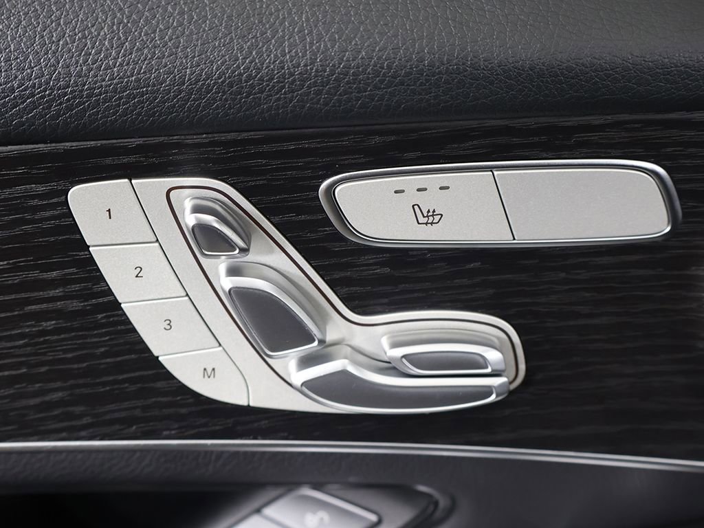 Used 2022 Mercedes-Benz GLC 300 4MATIC w/ AMG Line image 35