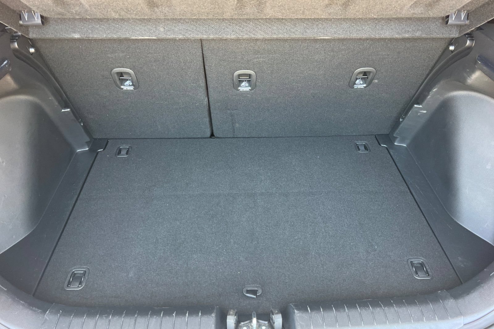 Used 2025 Hyundai Venue SEL FWD image 19