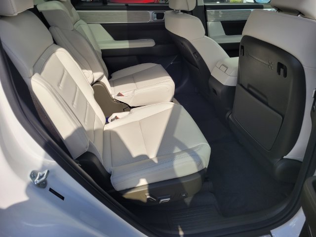 Used 2025 Hyundai Santa Fe Calligraphy AWD/4WD image 18