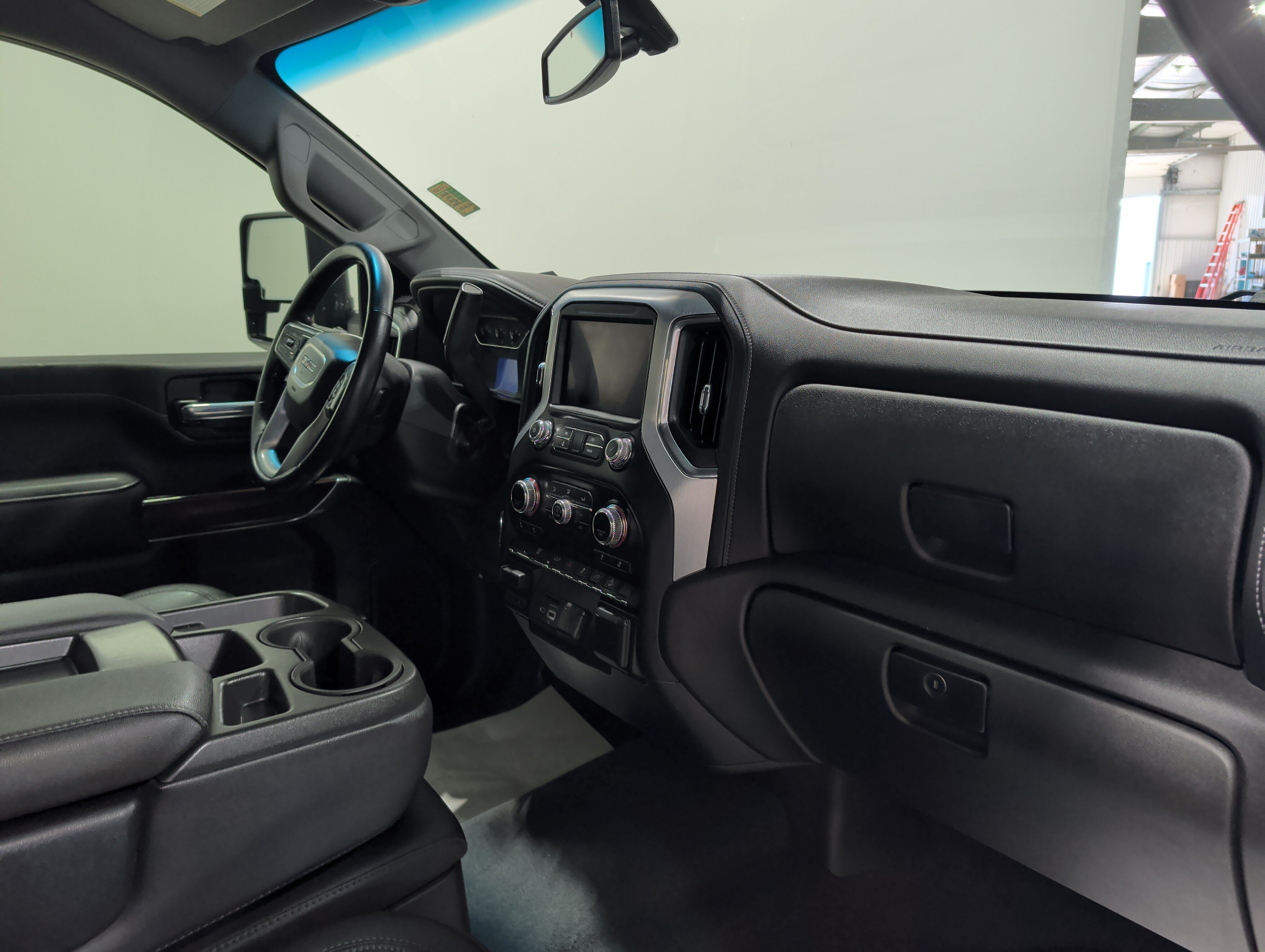 Used 2022 GMC Sierra 2500 SLT w/ X31 Off-Road Package AWD/4WD image 20