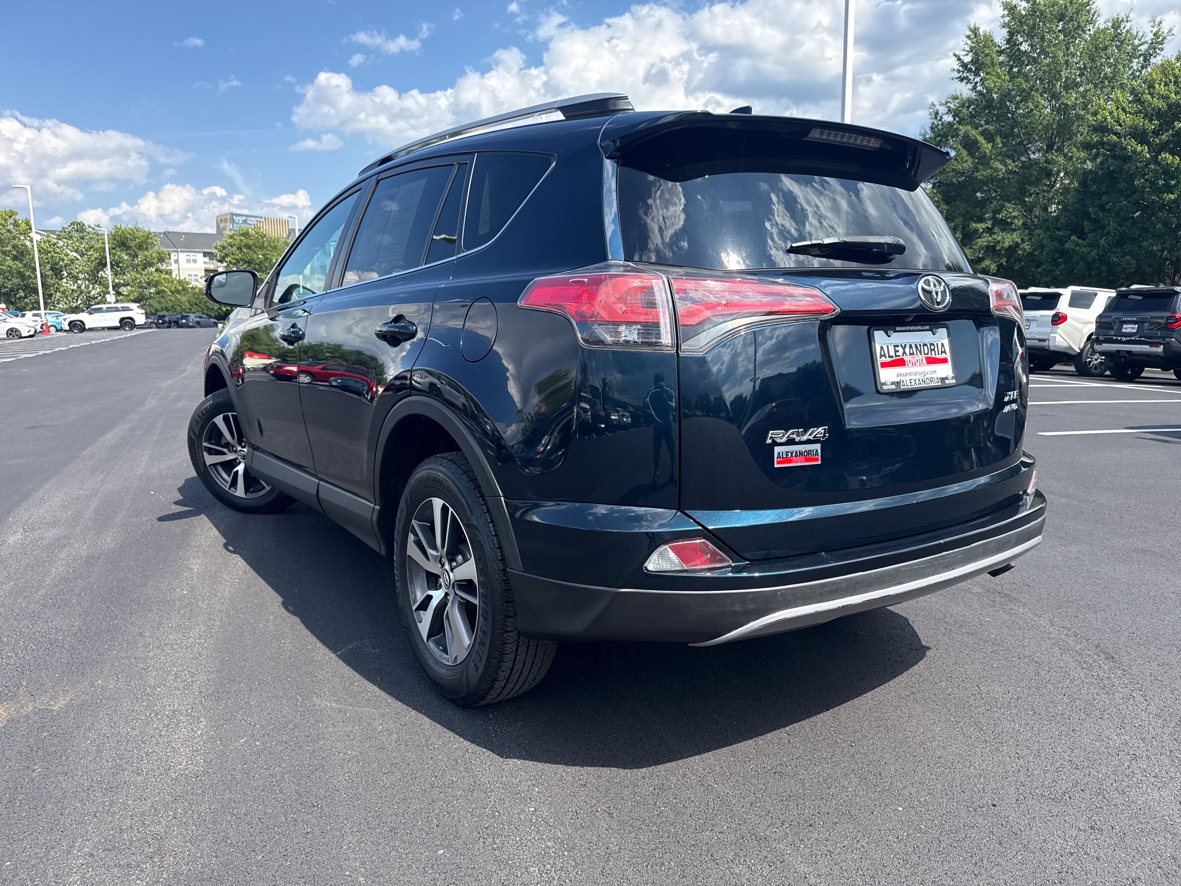 Used 2017 Toyota RAV4 XLE w/ Carpet Mat Package AWD/4WD image 5