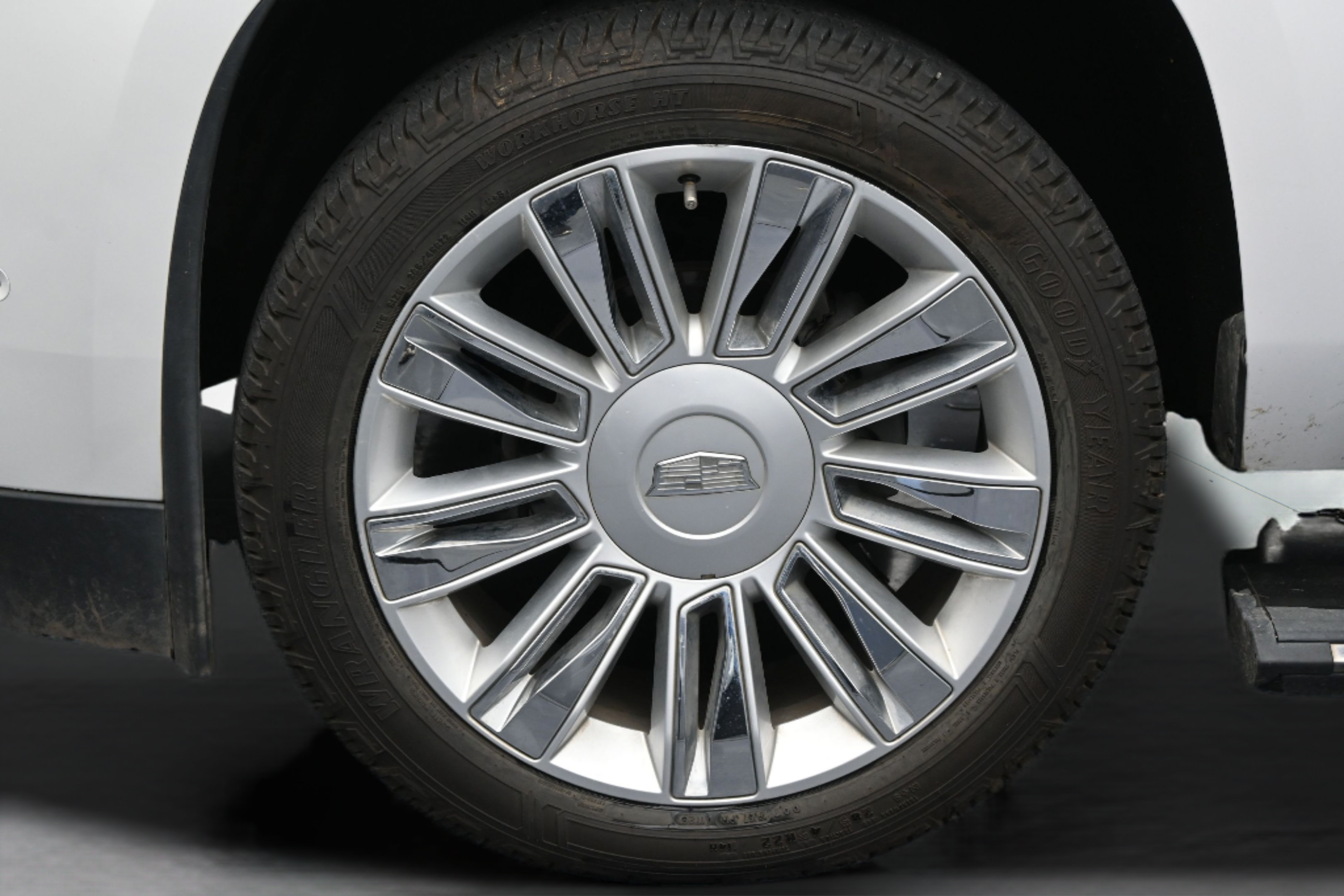 Used 2019 Cadillac Escalade Platinum AWD/4WD image 10