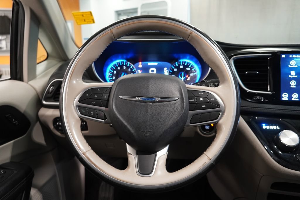 Used 2020 Chrysler Pacifica Limited FWD image 19