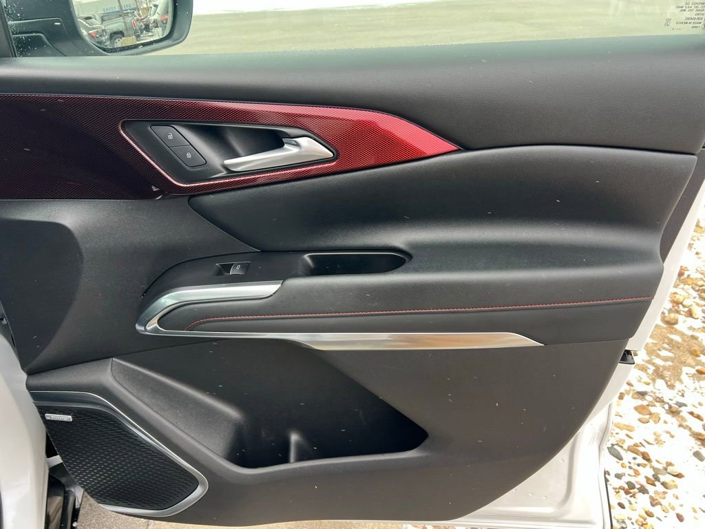 Used 2024 Chevrolet Traverse RS image 30