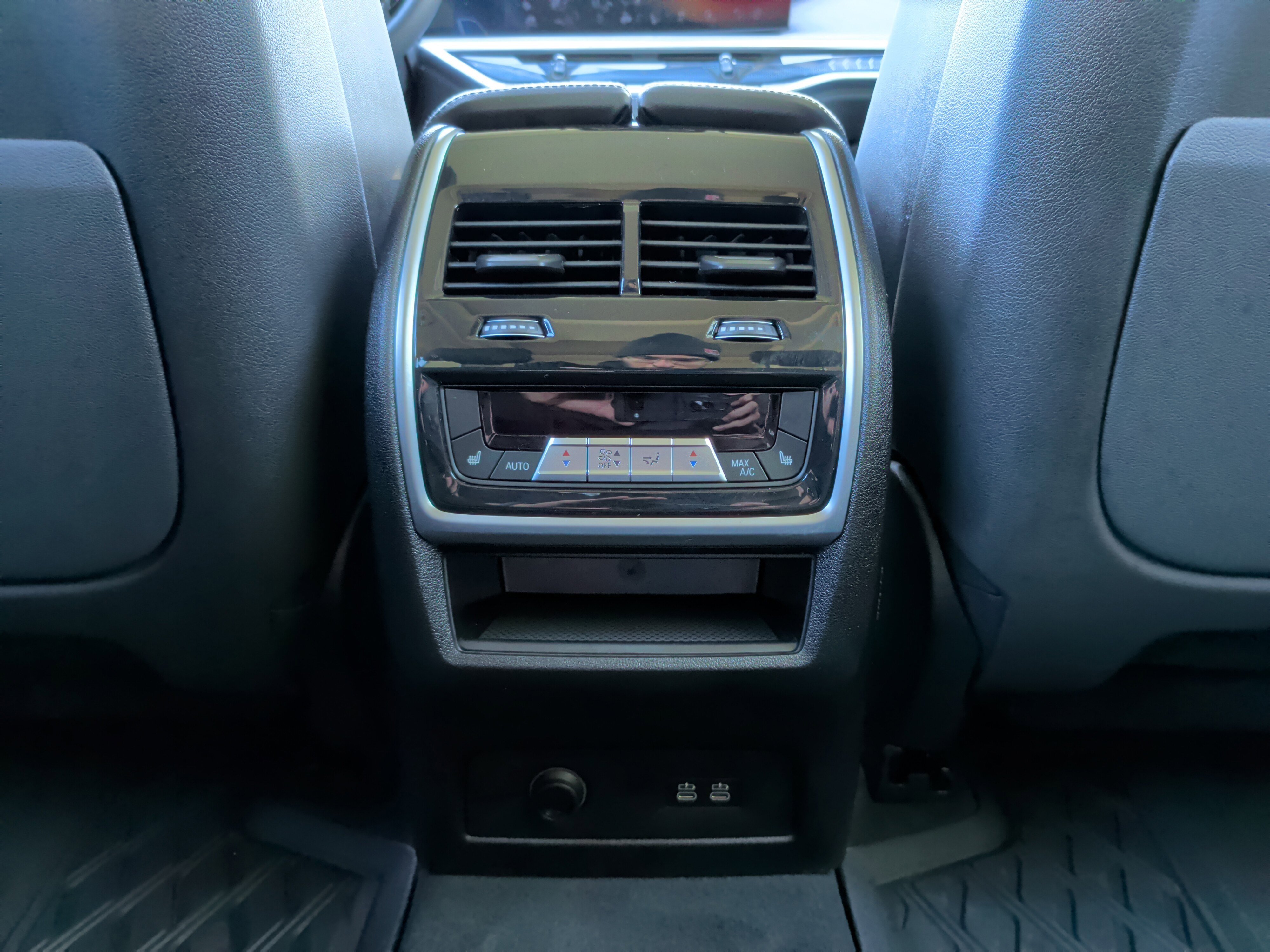 Certified 2025 BMW X7 xDrive40i w/ Premium Package image 45