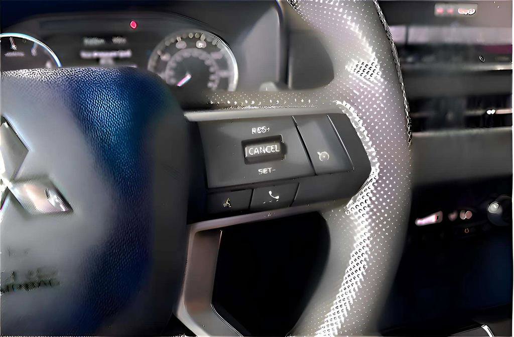 Used 2024 Mitsubishi Outlander ES image 13