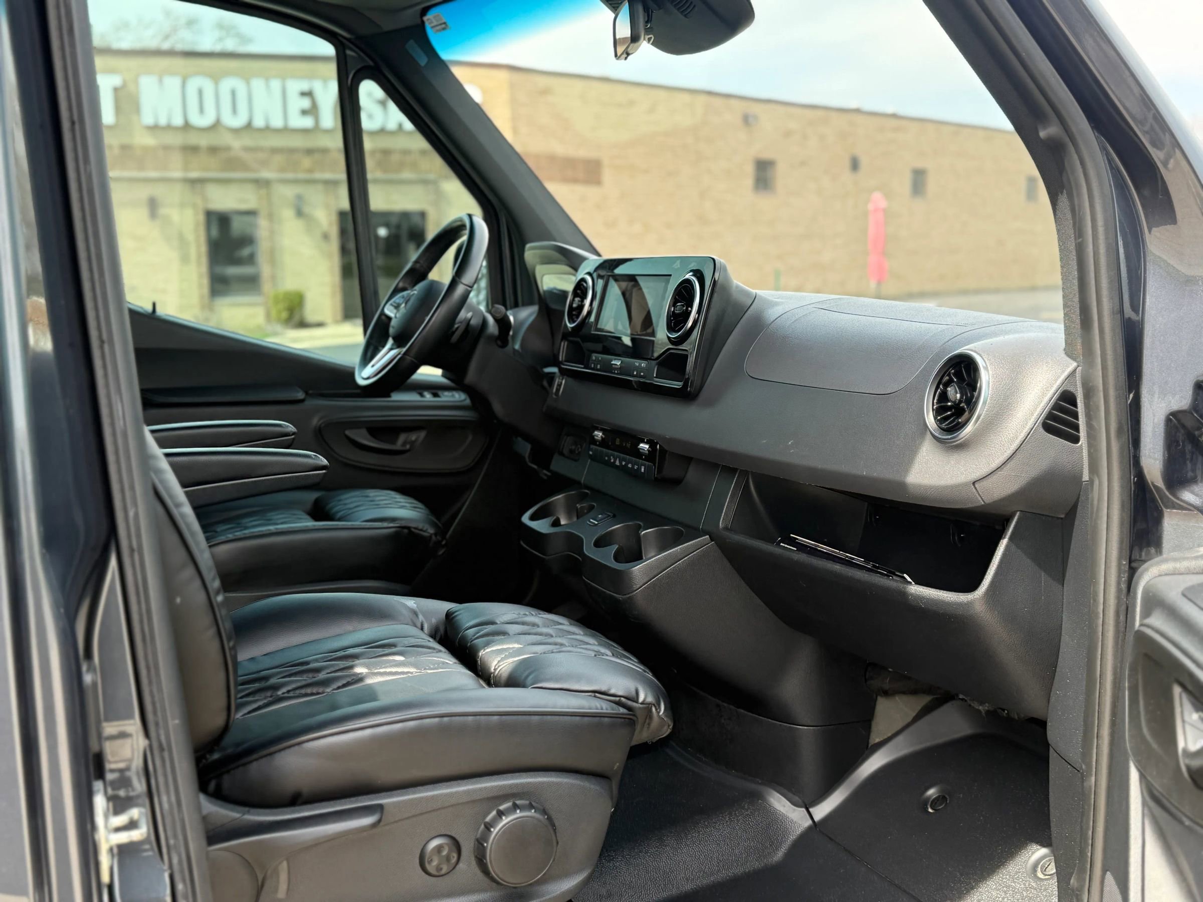 Used 2022 Mercedes-Benz Sprinter 2500 image 19