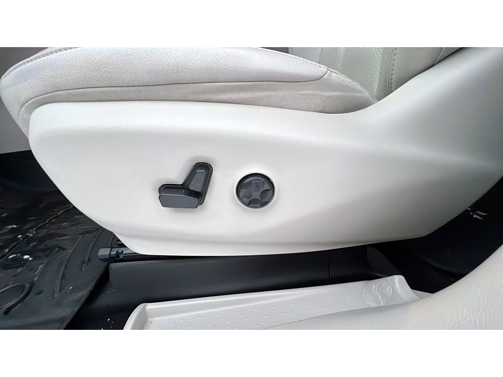 Used 2018 Chrysler Pacifica Touring-L Plus w/ Tire & Wheel Group image 25