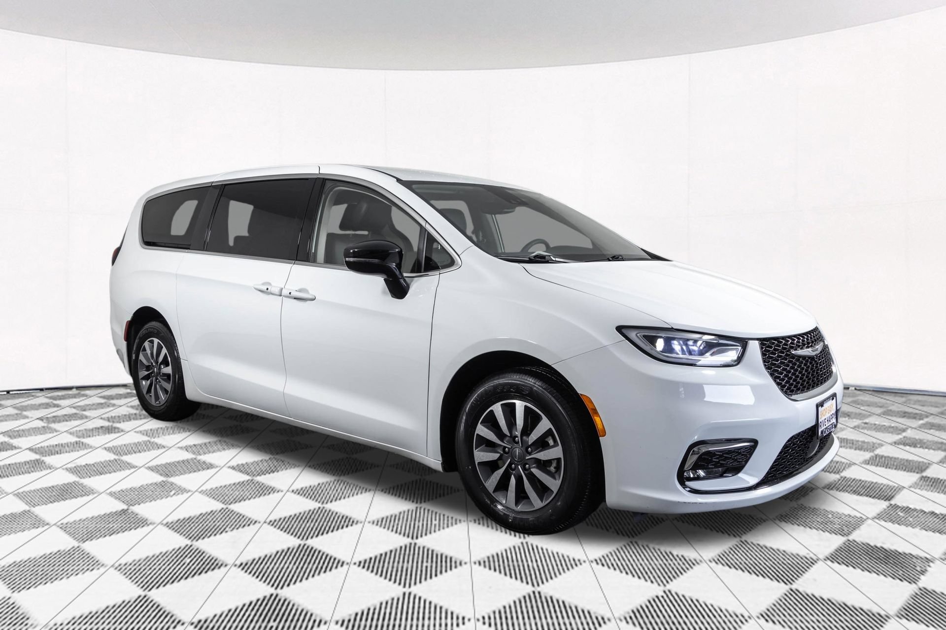 Used 2024 Chrysler Pacifica Limited FWD image 23