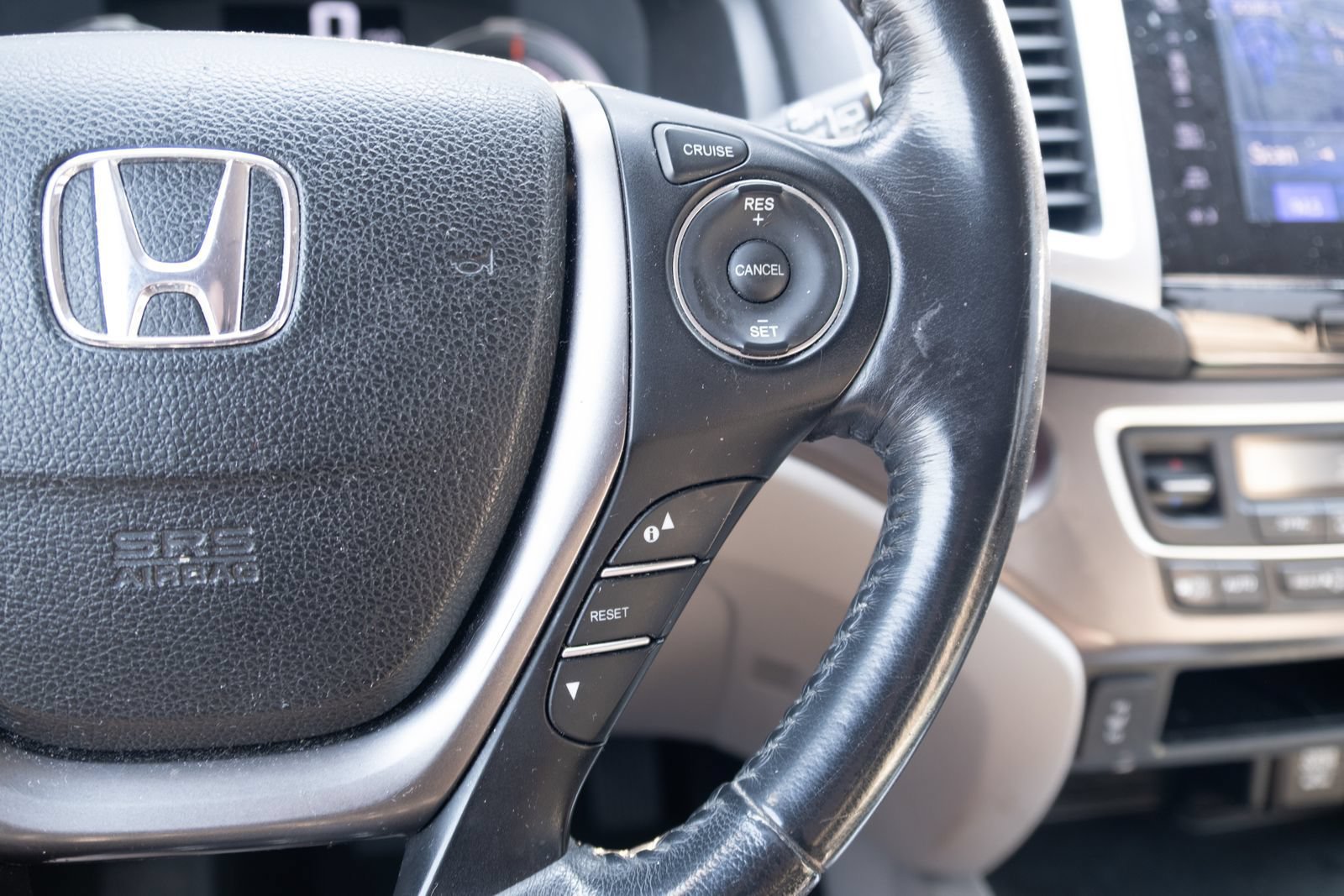 Used 2017 Honda Pilot EX-L image 6