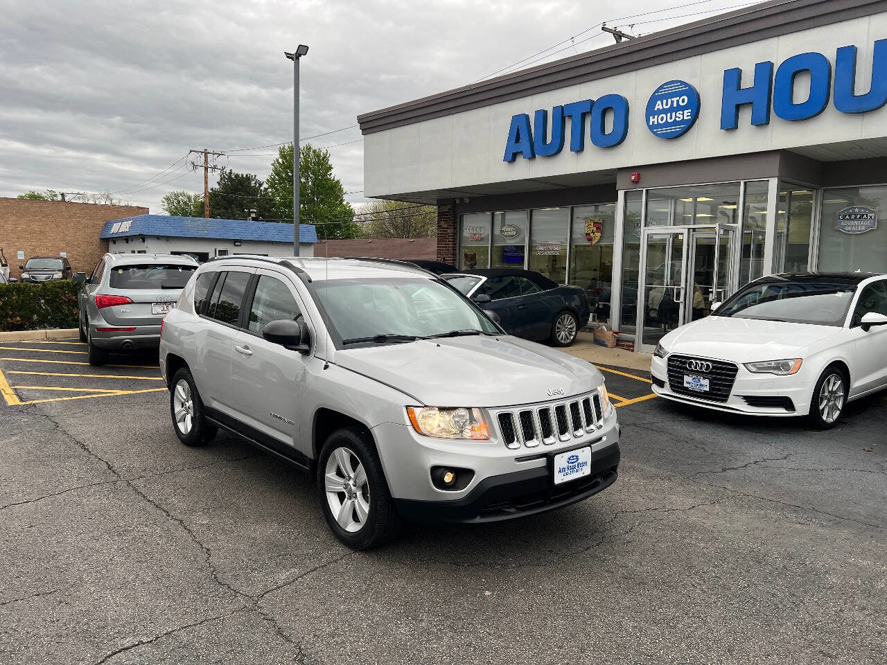 Used 2011 Jeep Compass Latitude AWD/4WD image 3