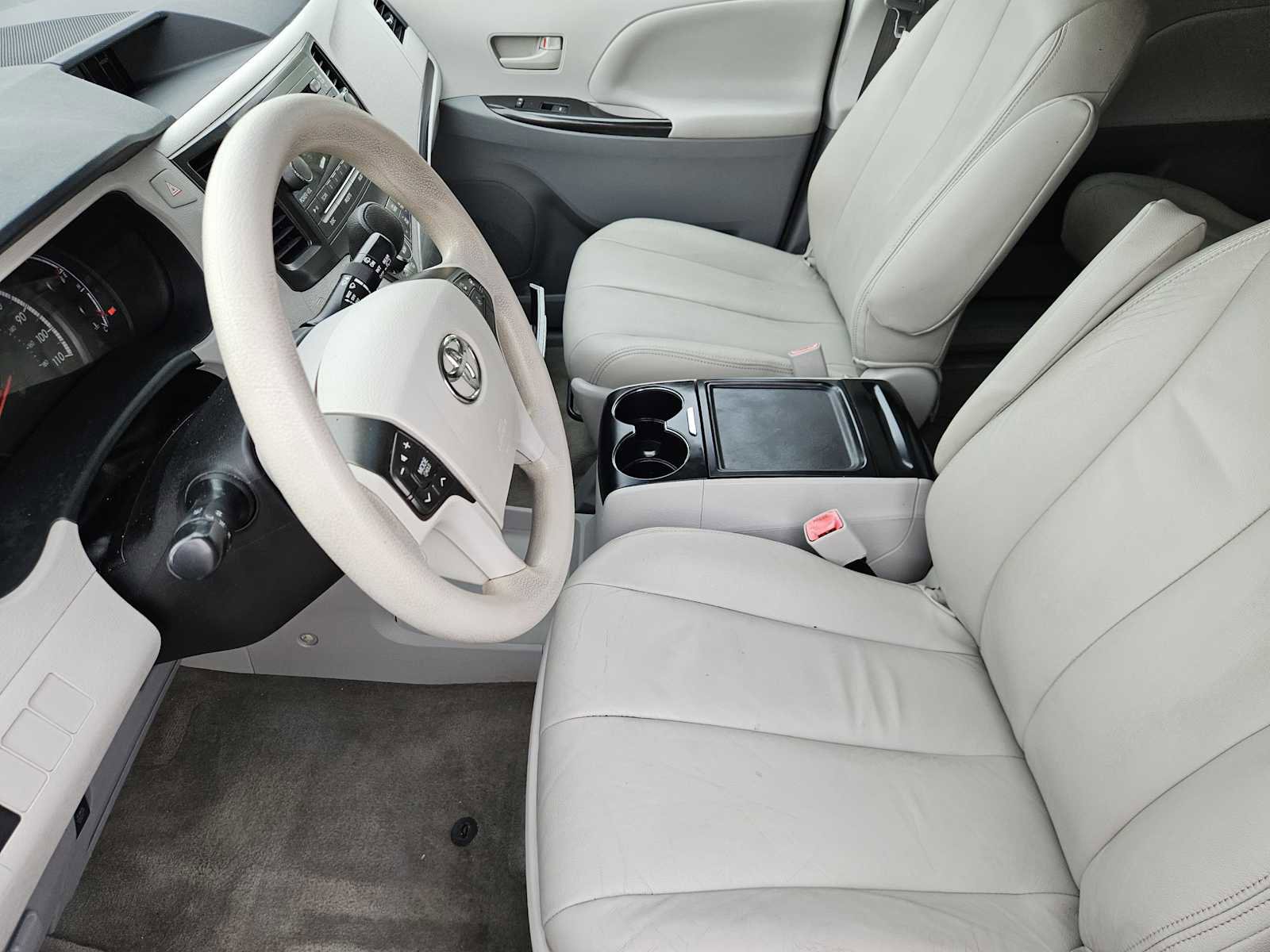 Used 2014 Toyota Sienna LE image 13