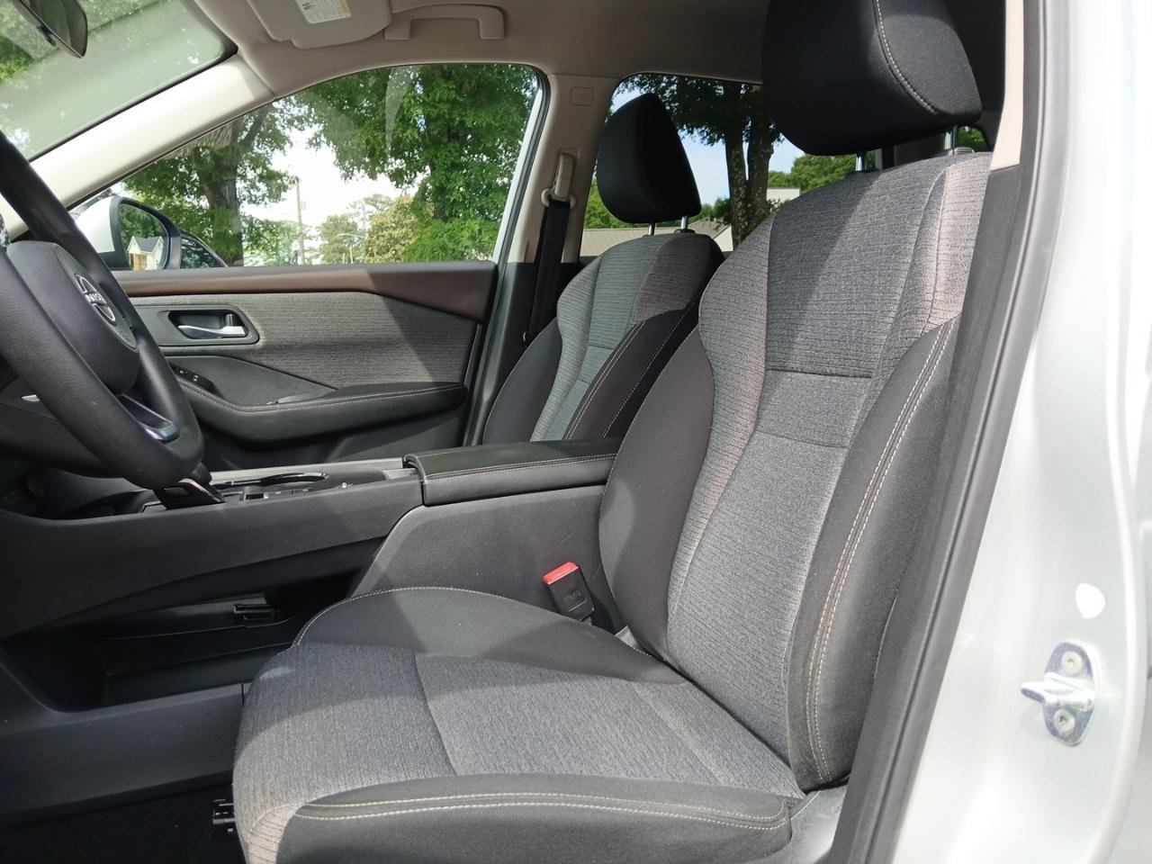 Used 2022 Nissan Rogue SV FWD image 19