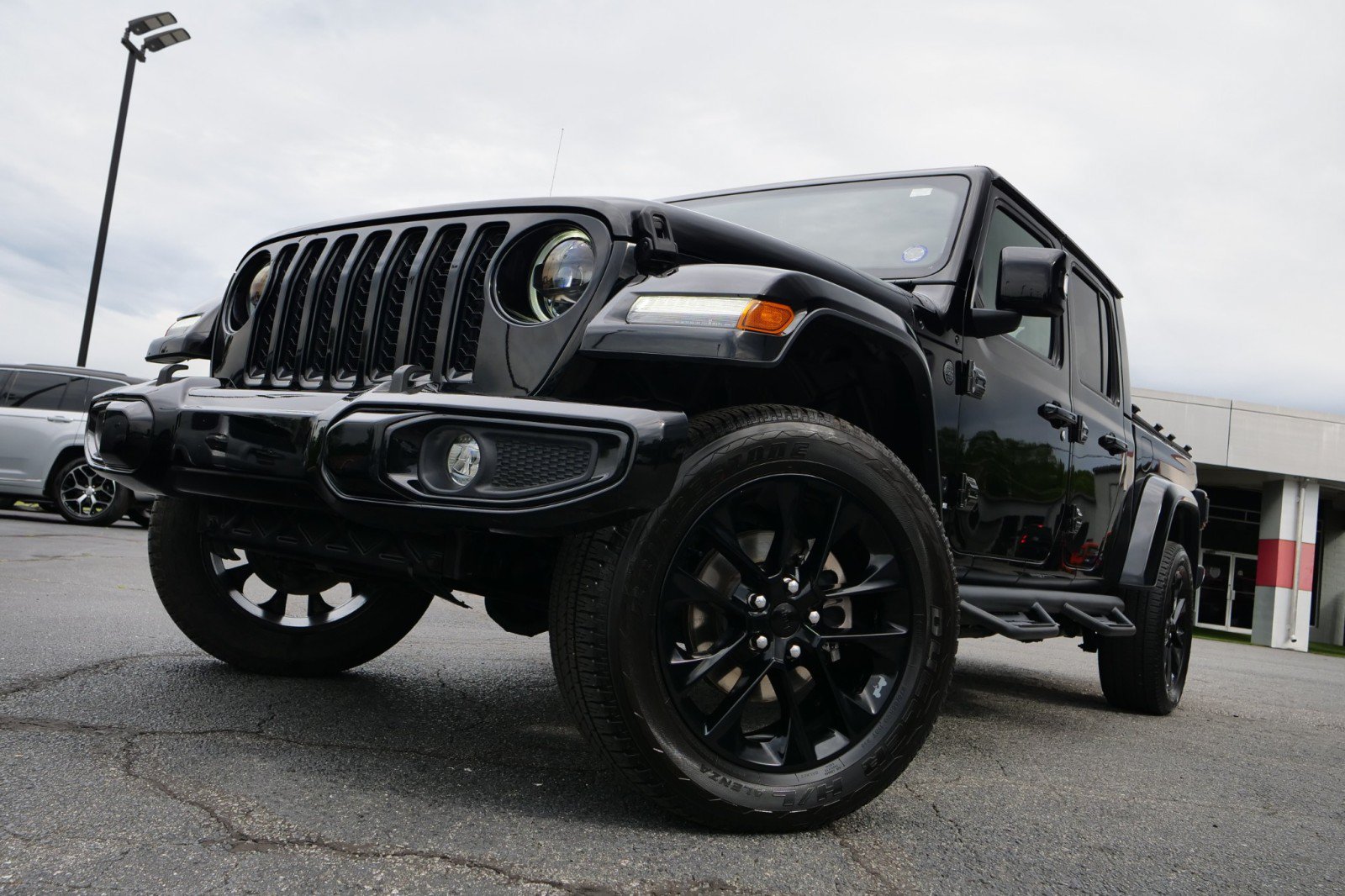 Used 2023 Jeep Gladiator Overland AWD/4WD image 45