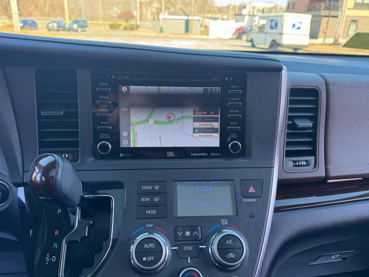 Used 2018 Toyota Sienna Limited Premium image 22