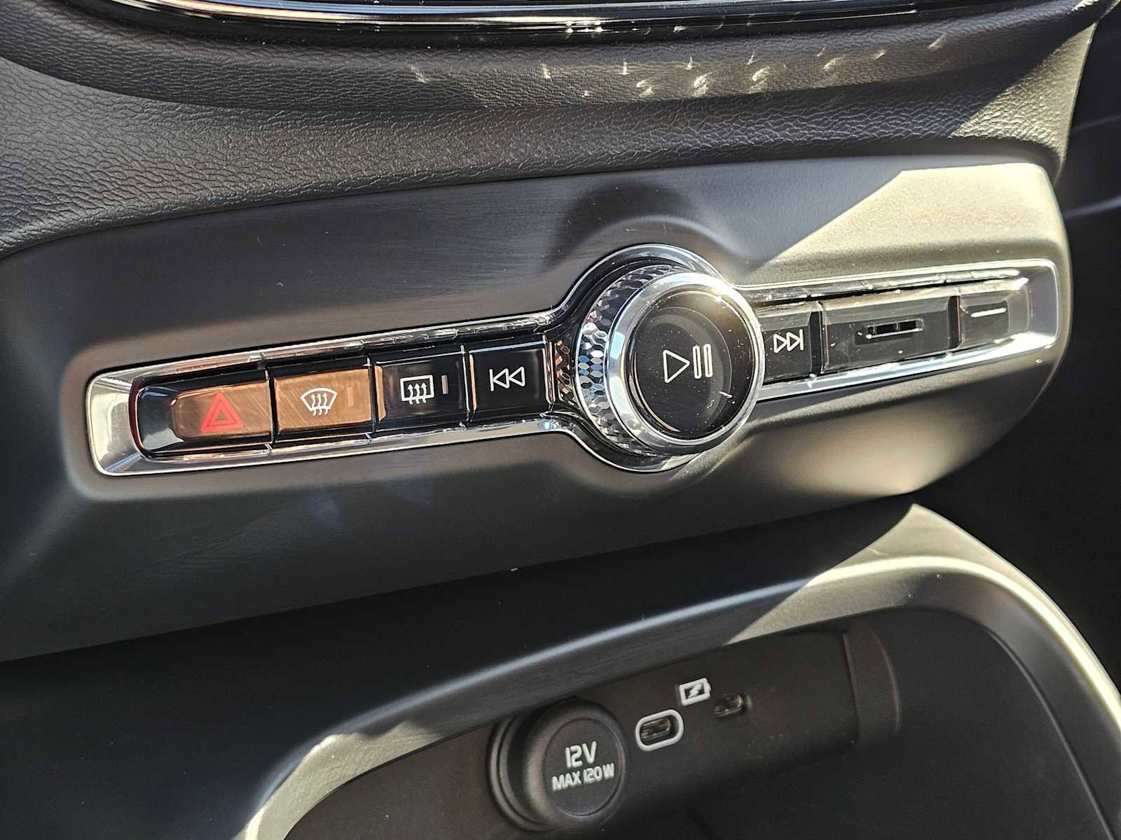 New 2026 Volvo XC40 B5 Plus w/ Protection Package Premier image 23