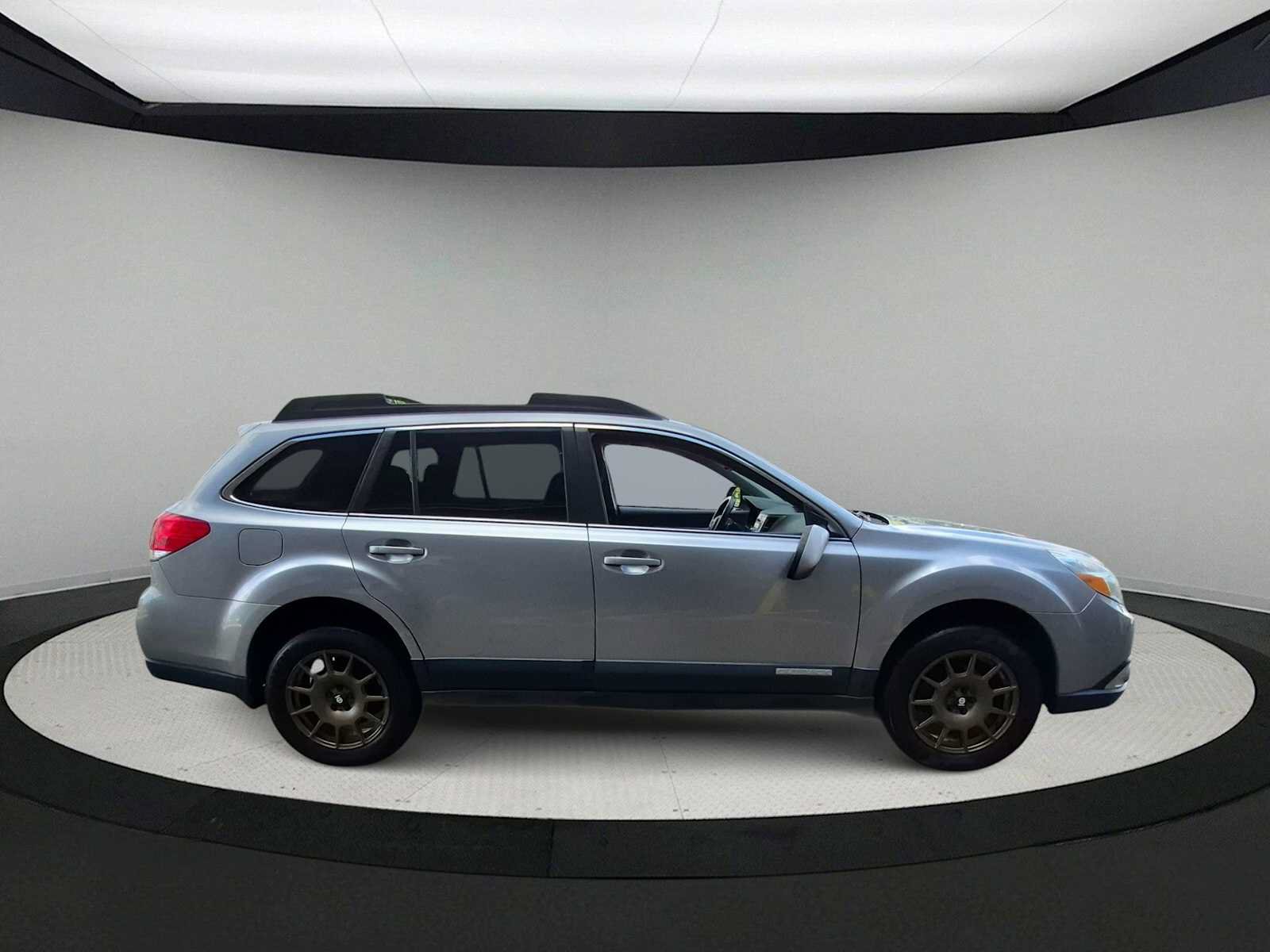 Used 2010 Subaru Outback 2.5i Premium AWD/4WD image 9