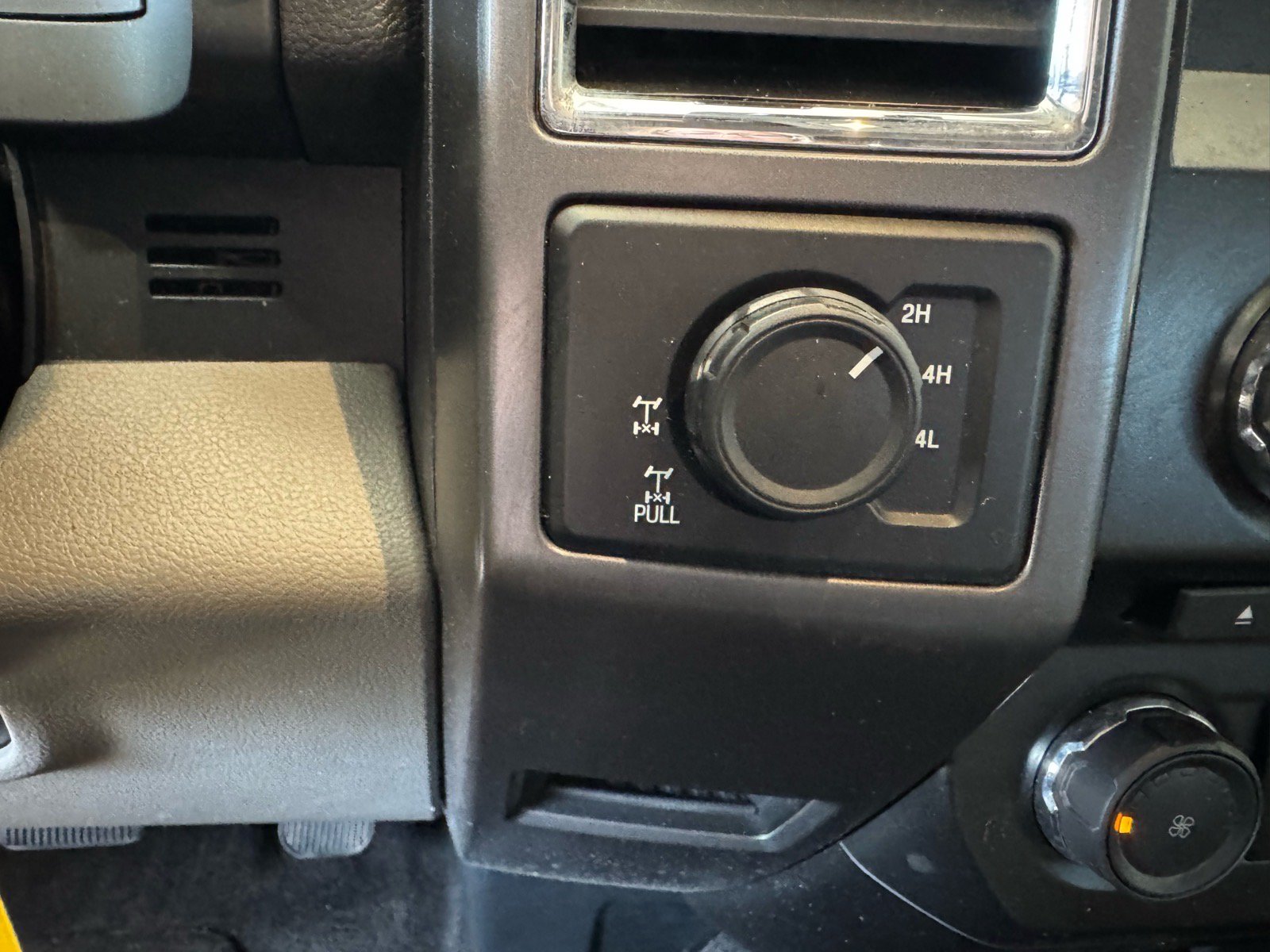 Used 2015 Ford F150 XLT w/ Equipment Group 302A Luxury AWD/4WD image 28