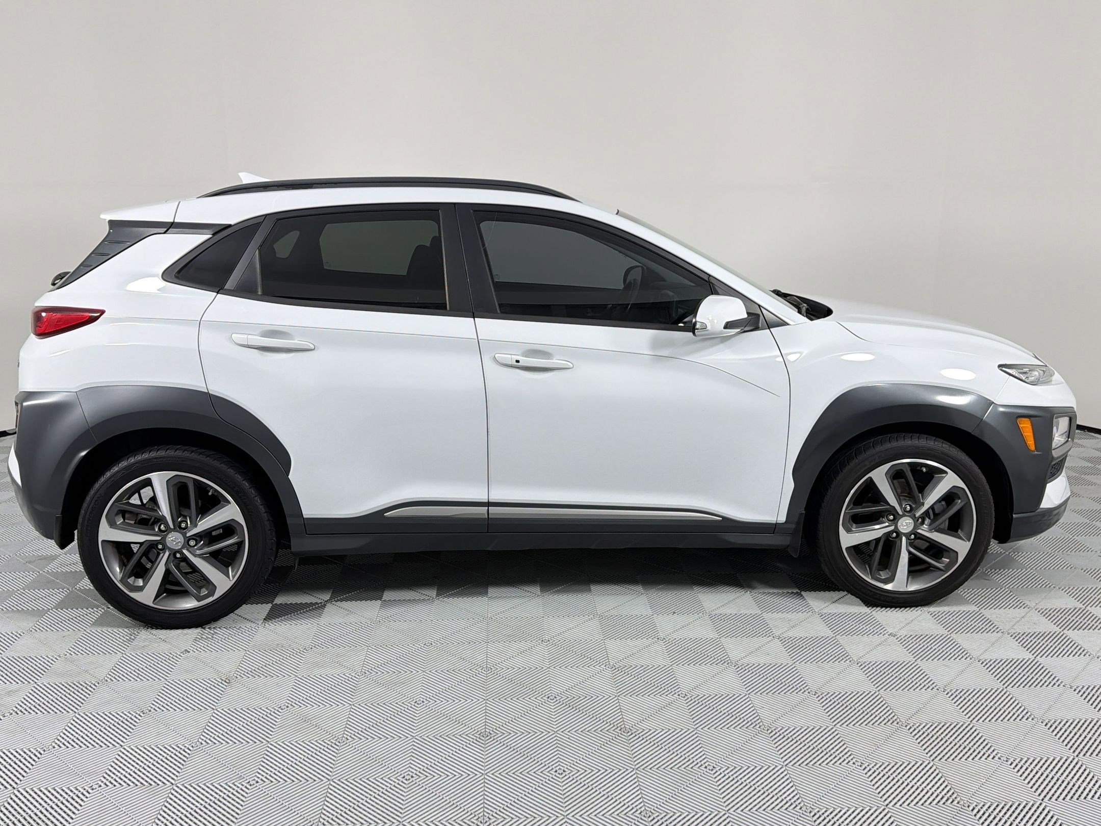 Used 2021 Hyundai Kona Ultimate FWD image 8