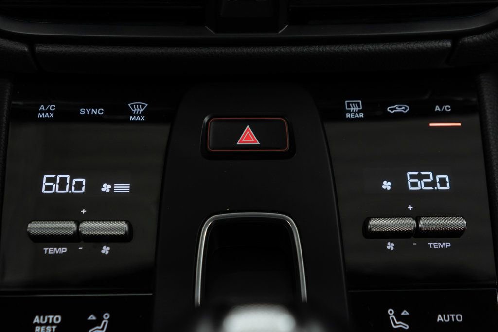 Used 2023 Porsche Macan image 25