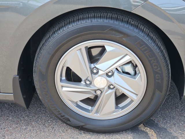 Used 2025 Hyundai Elantra SE FWD image 27