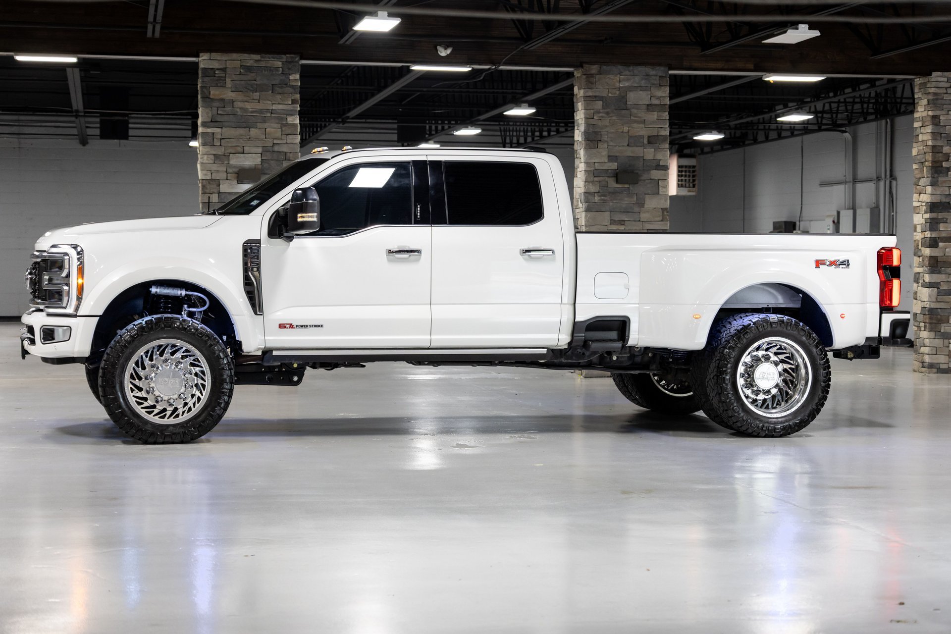 Used 2023 Ford F450 Platinum w/ FX4 Off-Road Package AWD/4WD image 15