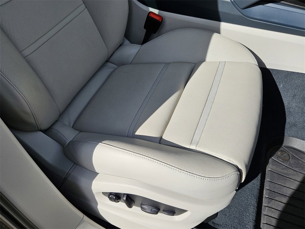 Used 2022 Porsche Cayenne image 39