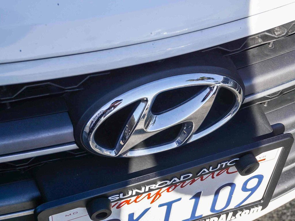 Used 2017 Hyundai Elantra GT image 11