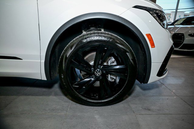 Used 2024 Volkswagen Tiguan SE R-Line image 39