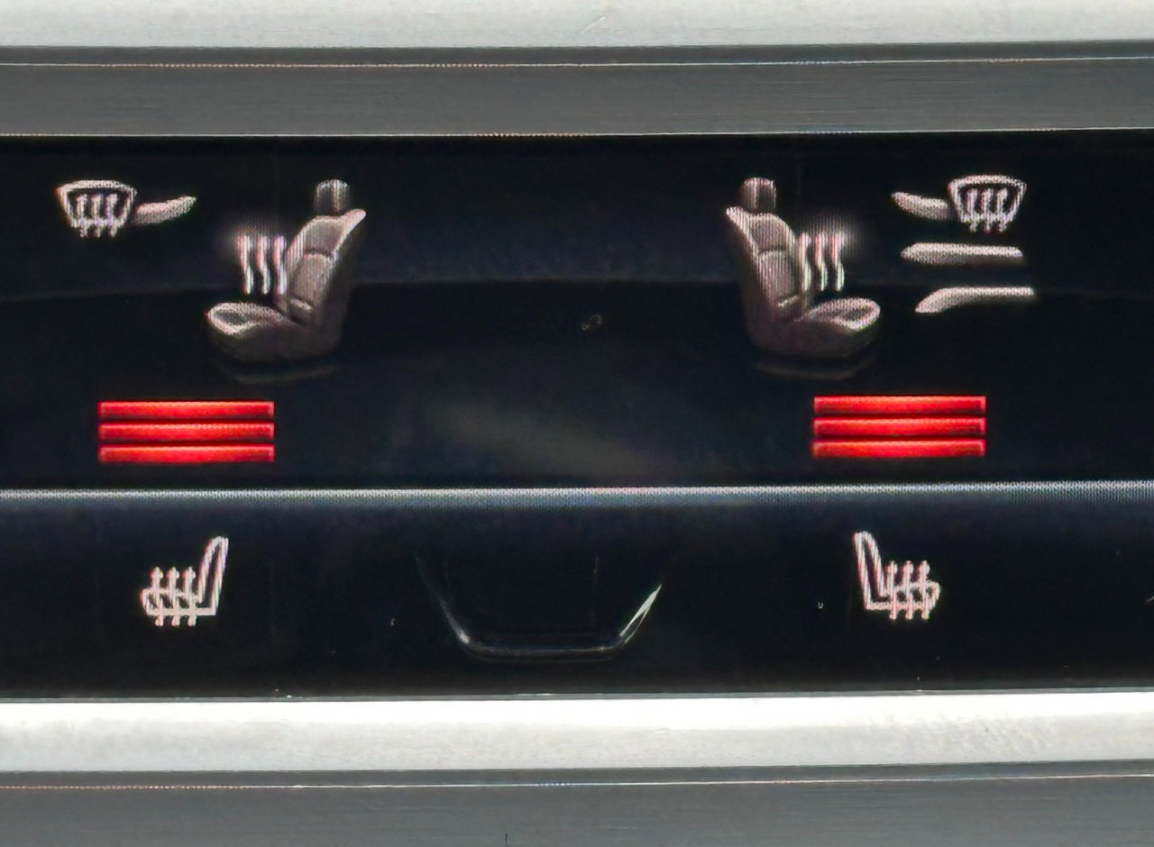 Used 2019 BMW 740i w/ M Sport Package image 7