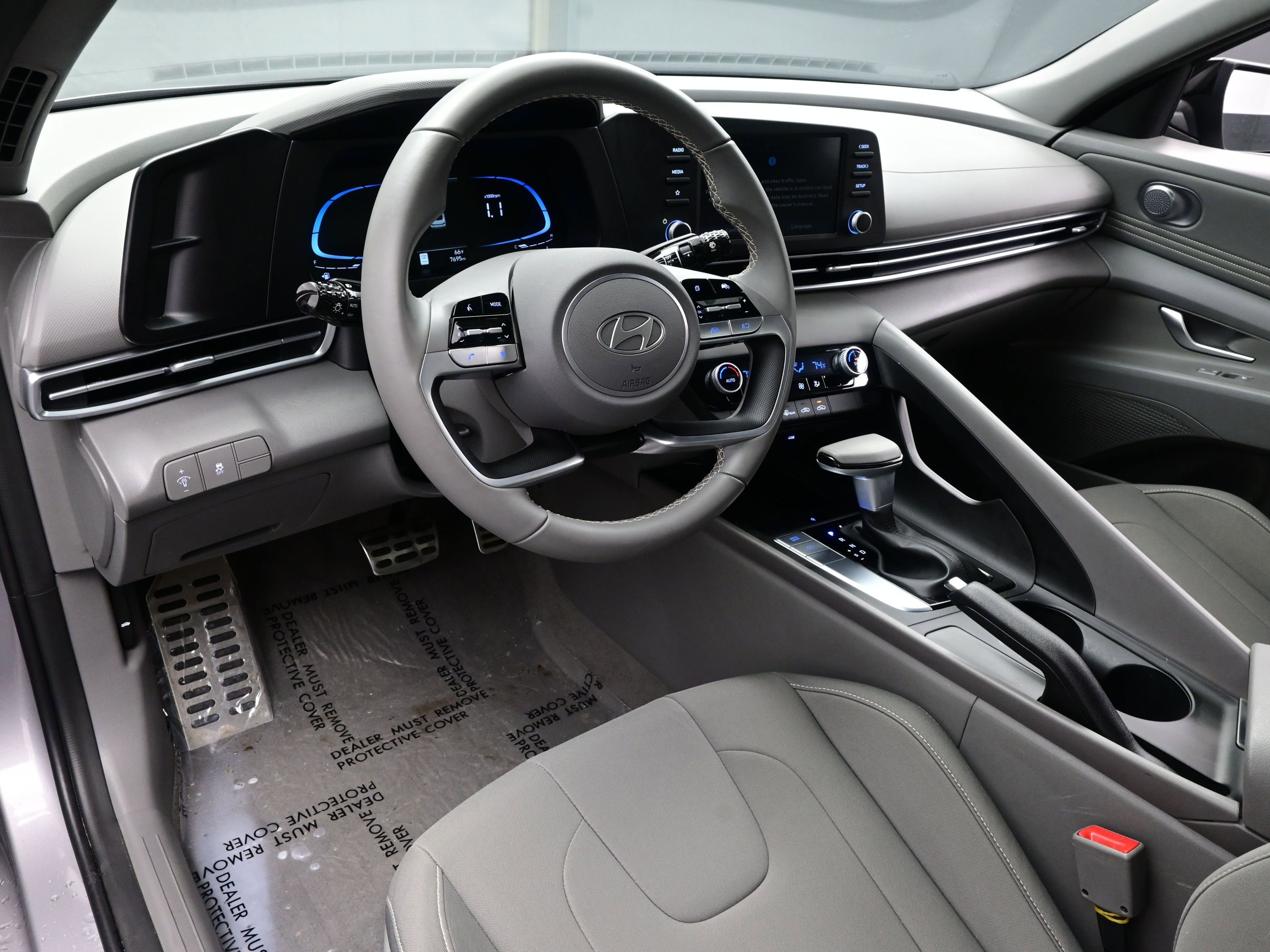 Certified 2025 Hyundai Elantra Sport image 12