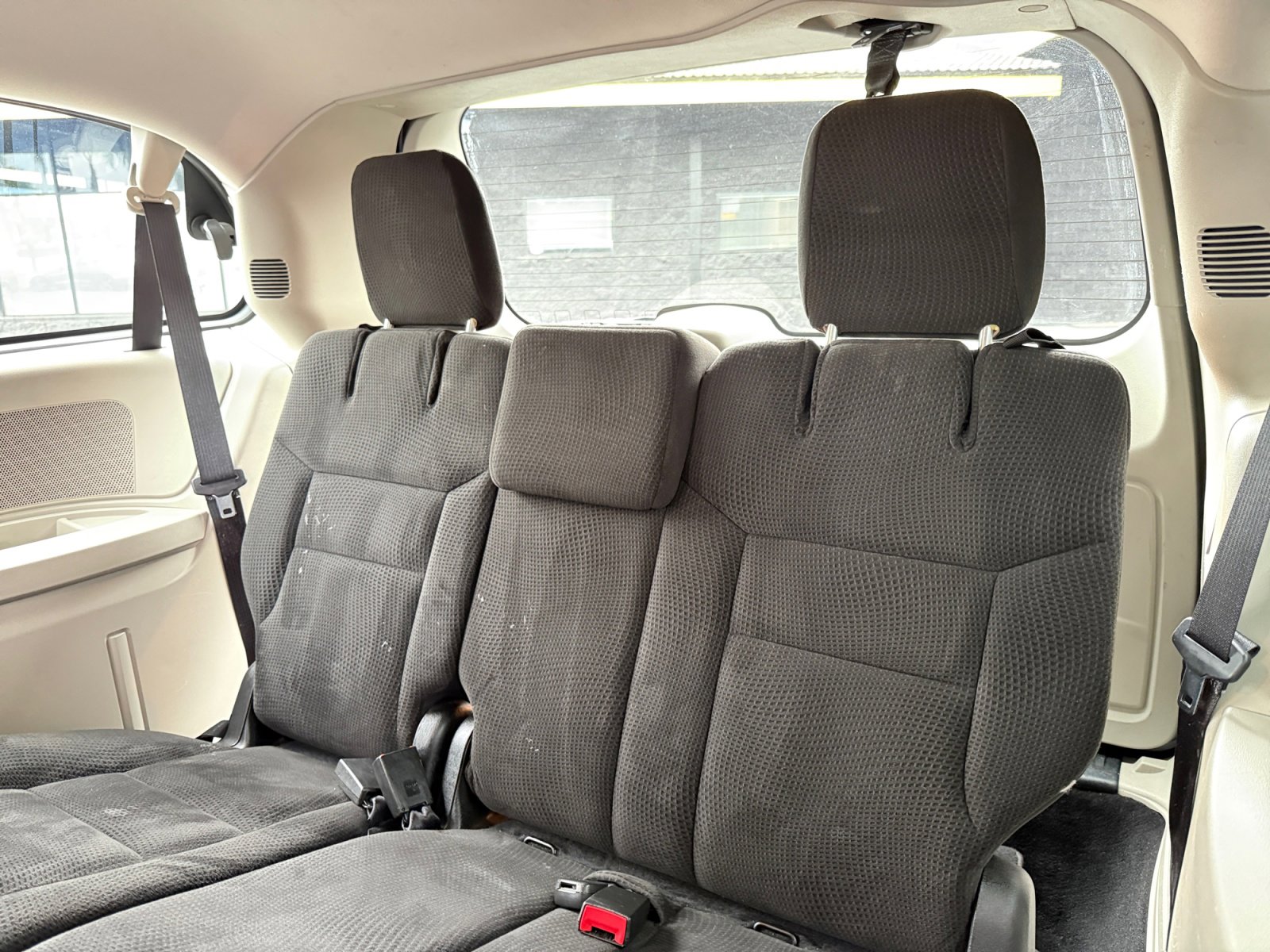 Used 2017 Dodge Grand Caravan SE w/ UConnect Hands-Free Group image 17