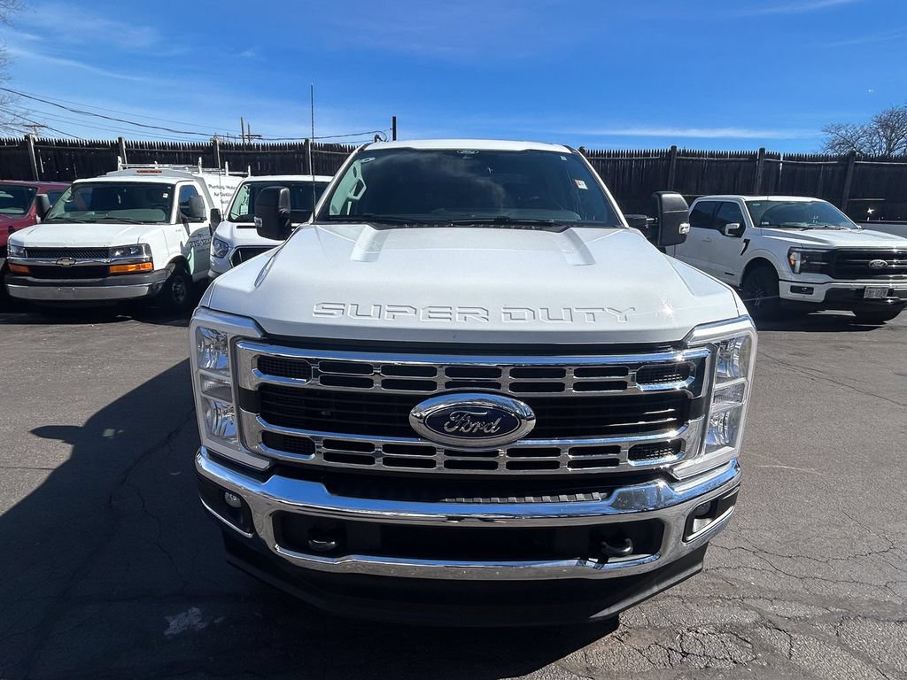 Used 2025 Ford F250 XLT AWD/4WD image 2