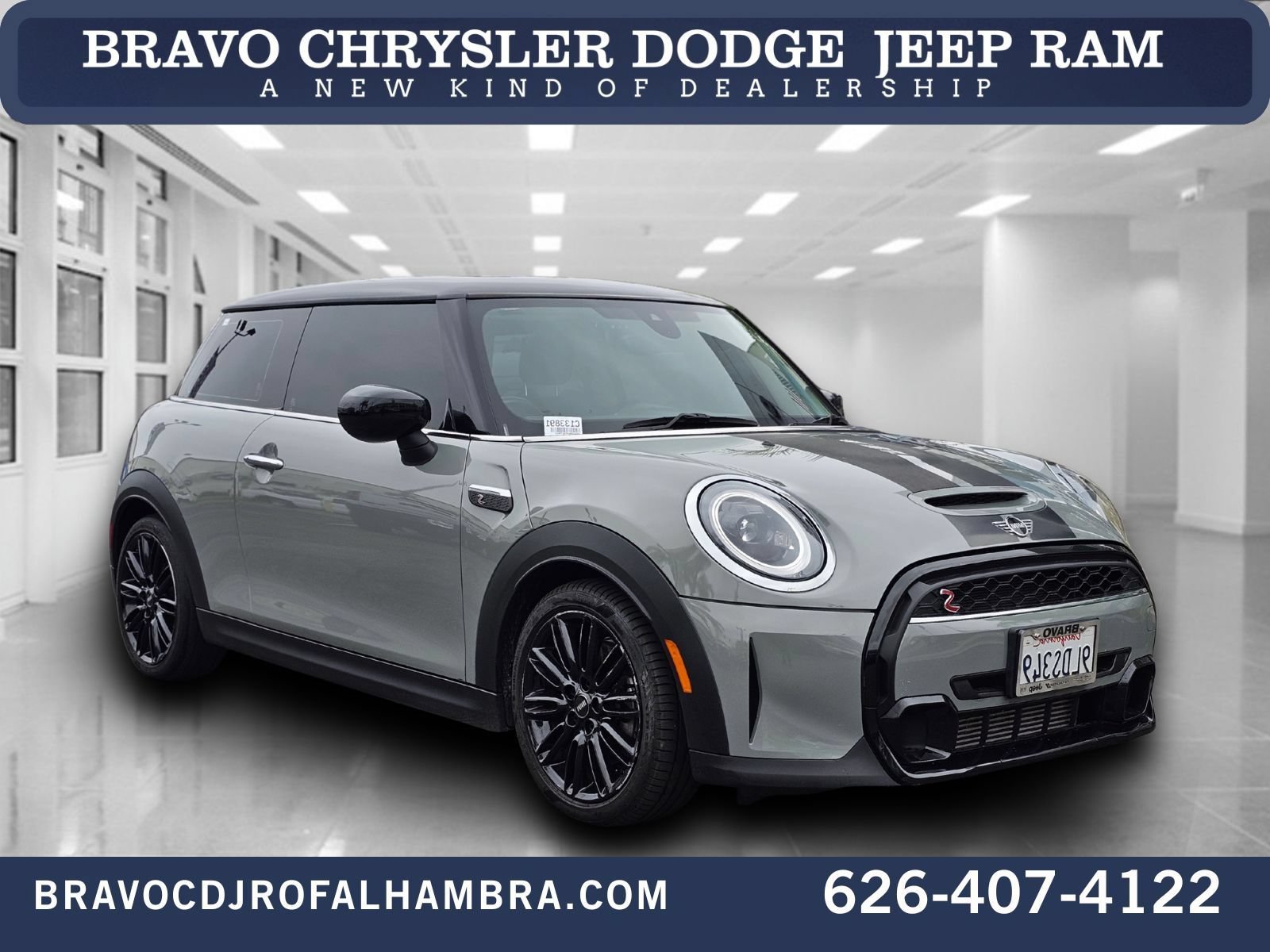 Used 2023 MINI Cooper S FWD image 1