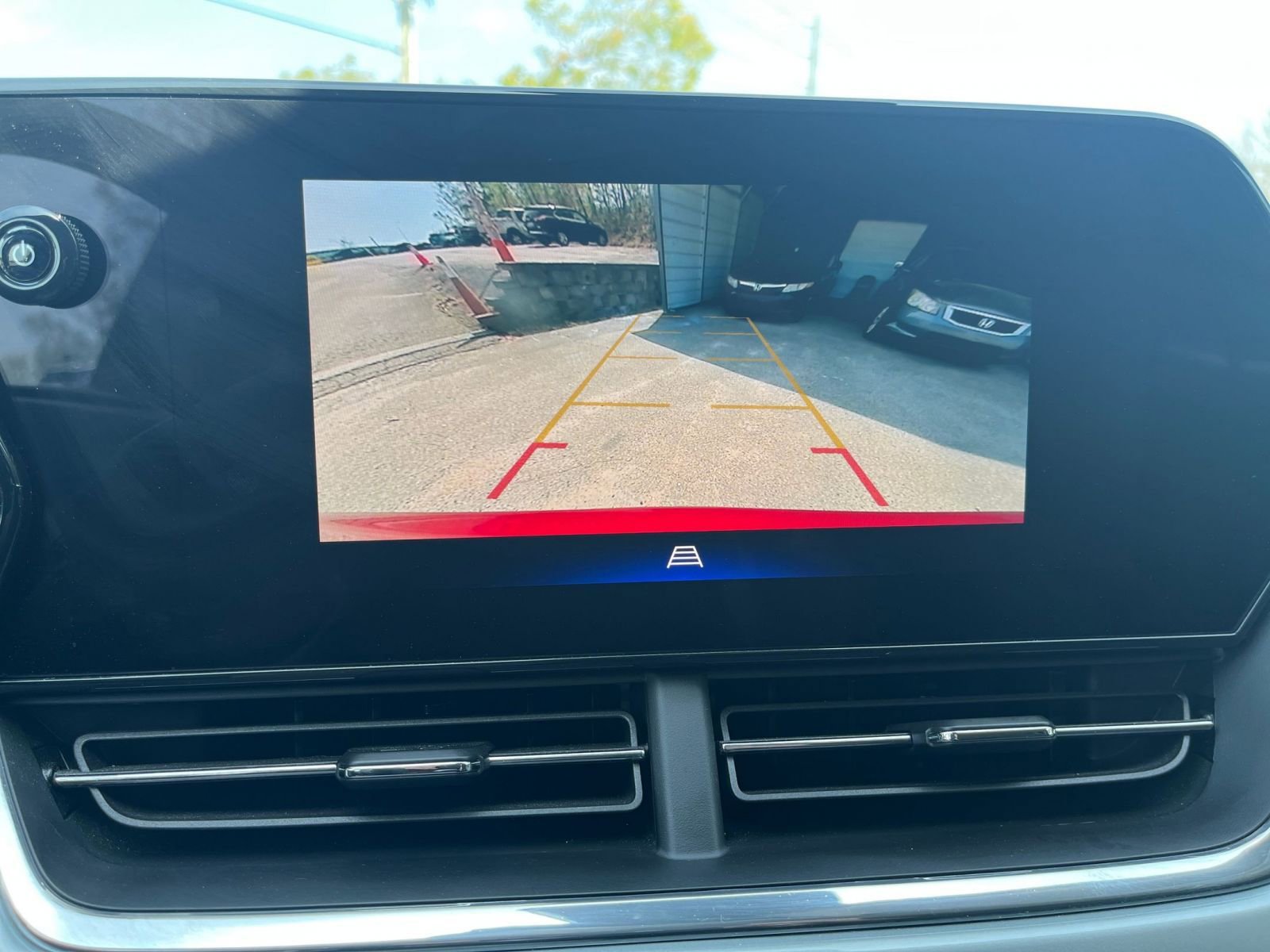 Used 2025 Chevrolet Trax LT image 21