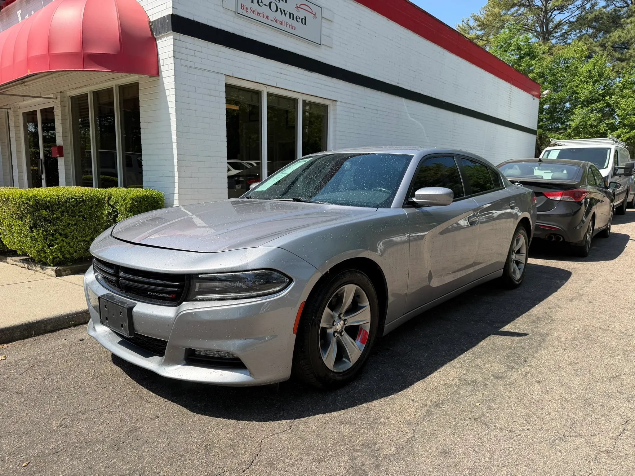 Used 2018 Dodge Charger SXT Plus RWD image 2