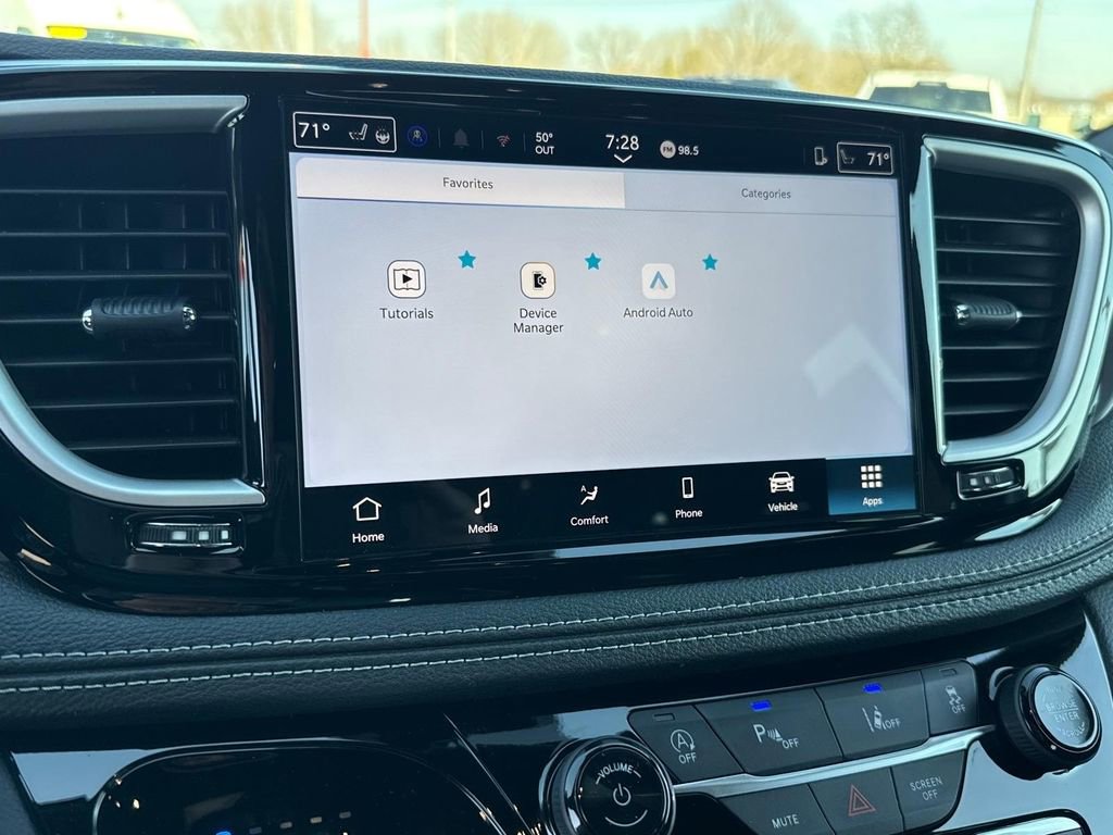 New 2026 Chrysler Pacifica Select AWD/4WD image 23