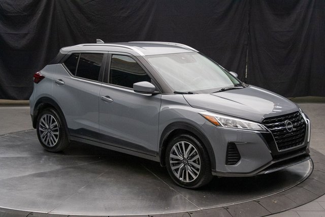 Used 2023 Nissan Kicks SV image 2